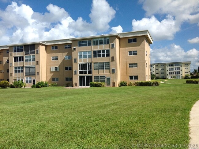 2600 NE 1st Ln Unit 418