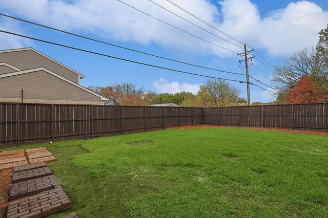 Photo - 402 Creekmeadow Ln