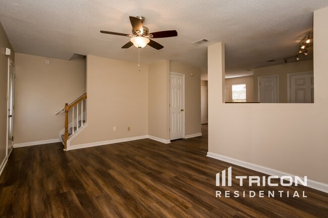 Photo - 815 Tramore Dr