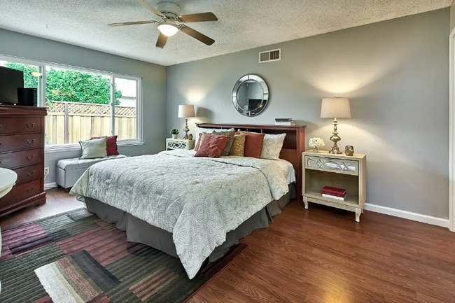 Photo - 313 Oakberry Way