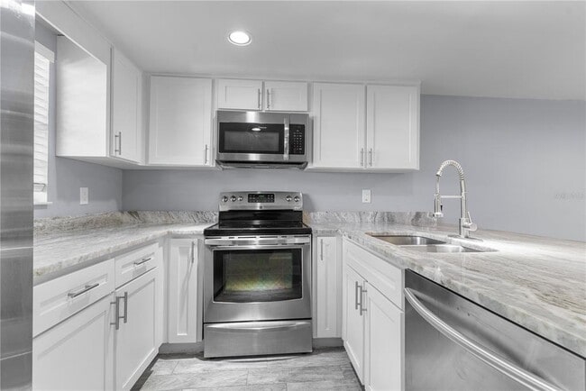 Building Photo - 10132 Lake Oak Cir Rental
