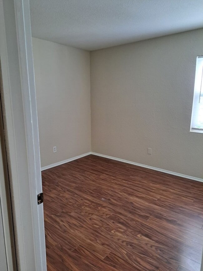 Building Photo - 1835 Carmona Ave Unit 1835 1/2 Carmona Ave