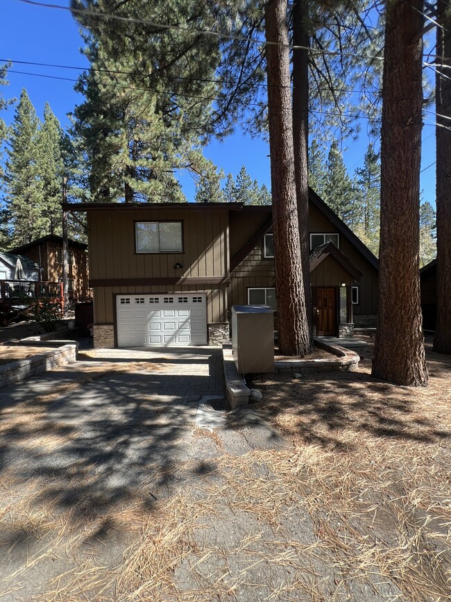 Photo - 933 Edgewood Cir