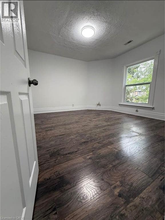 Photo - 374 Laurel St