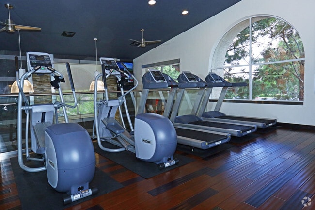 Gimnasio - Tower at Tropicana Luxury Apartments