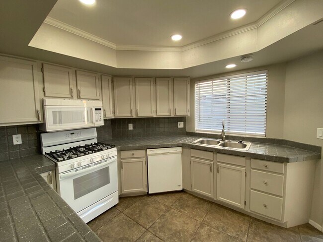 Photo - Colonia Apartment Homes - Roger