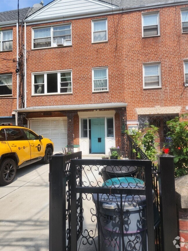 Building Photo - 30-19 70th St Rental