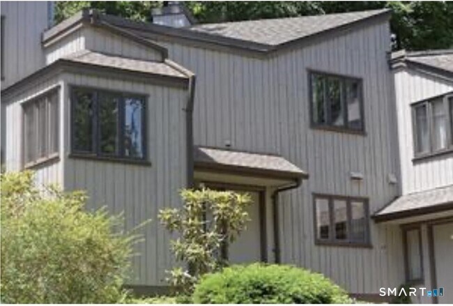 Building Photo - 4 Earls Ct Unit C