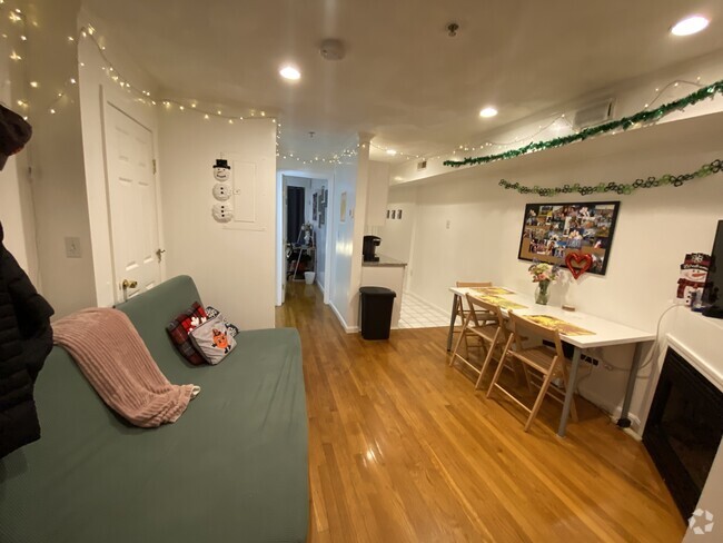 Building Photo - 1 Wiget St Unit 2 Rental