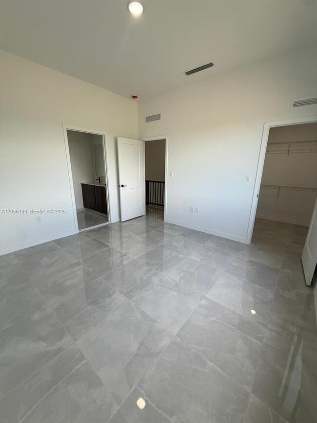 1416 W Davis Pkwy