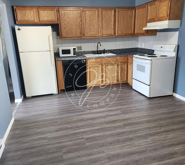 Photo - Spacious twin plex- 2 bed 1 bath - Lake Township-Lake Schools!