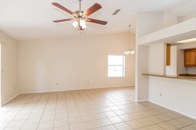 Photo - 593 Radnor Ln