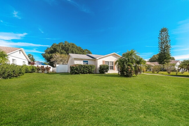 Photo - 648 Caribou Ct