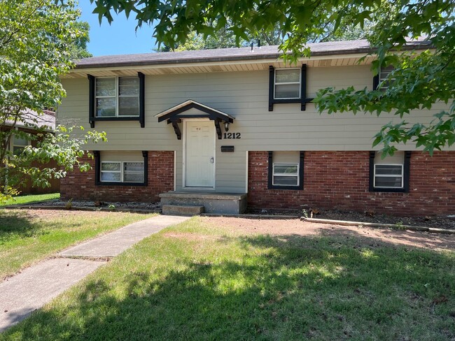 Split level, Basement! Close to mall! $1095! - Split level, Basement! Close to mall! $1095! House