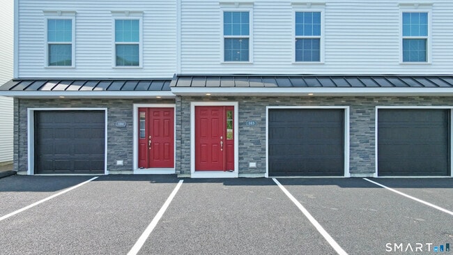 Building Photo - 203 Amston Rd