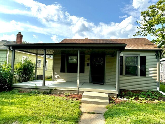 Photo - DEPOSIT MOVES YOU IN! No rent due until Se...