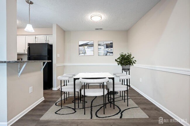 Photo - 607 Ravens Crest Dr