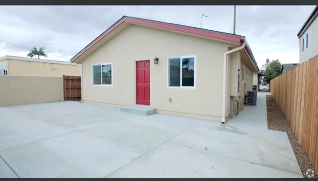 Building Photo - 1433 W 253rd St Rental