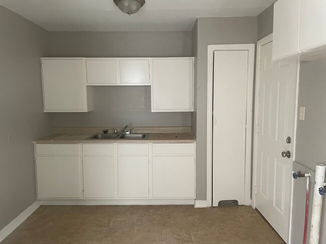 157-159 Hubbard - 157-159 Hubbard Apartment Unit 157