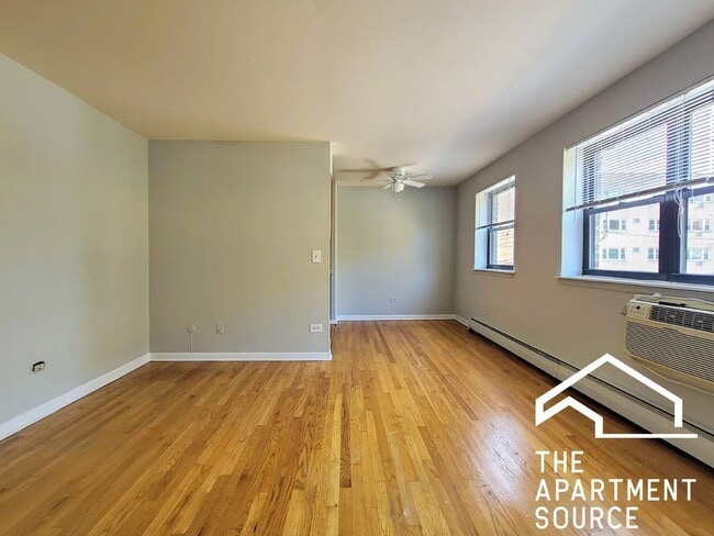 Photo - 510 W Briar Pl Unit 510 West Briar Place