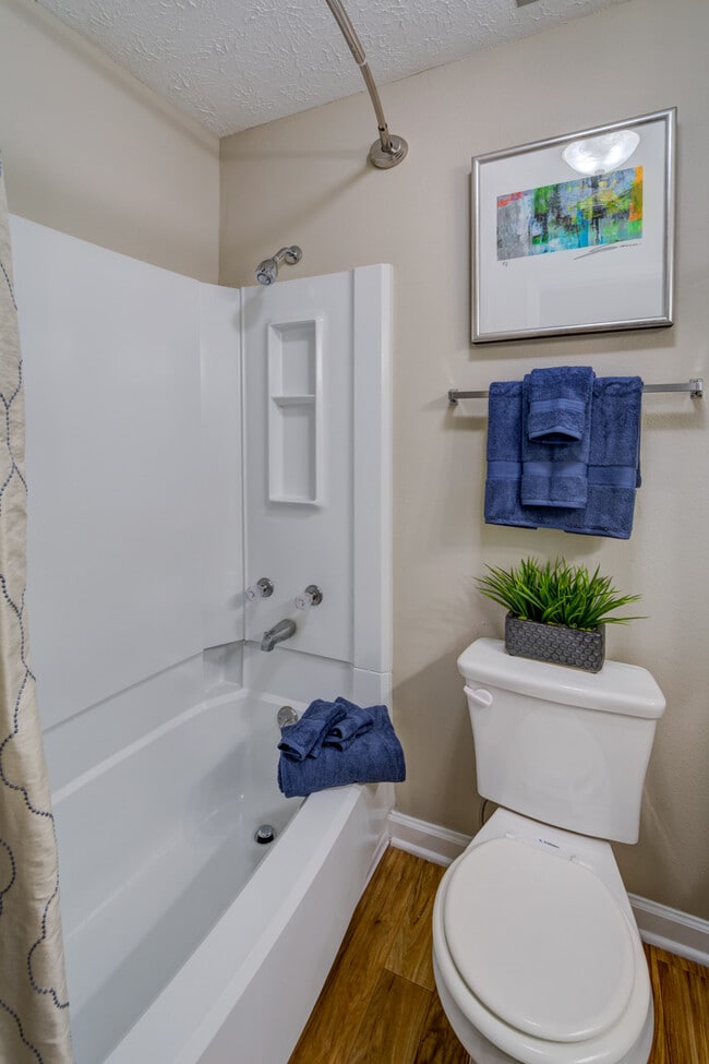 2BR, 2BA - 1034SF