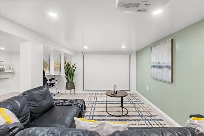 Building Photo - 36 E 47th St Rental