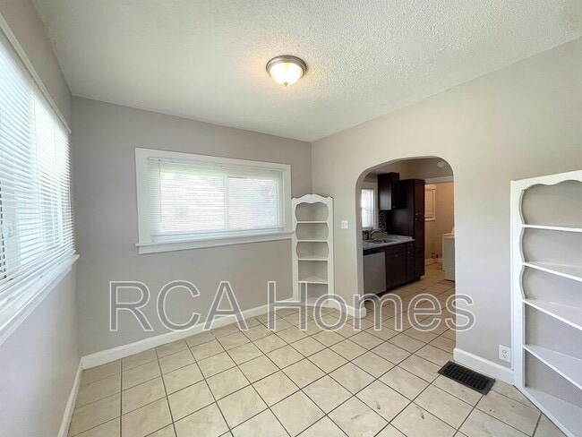 Photo - 433 N Bradley Ave