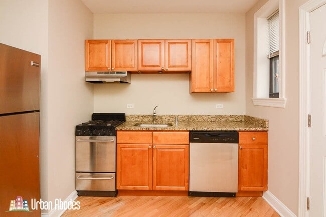 Photo - 922 N Green Bay Rd Unidad A05C