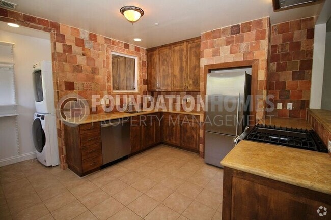 Building Photo - 2022 Fifth Ave Rental