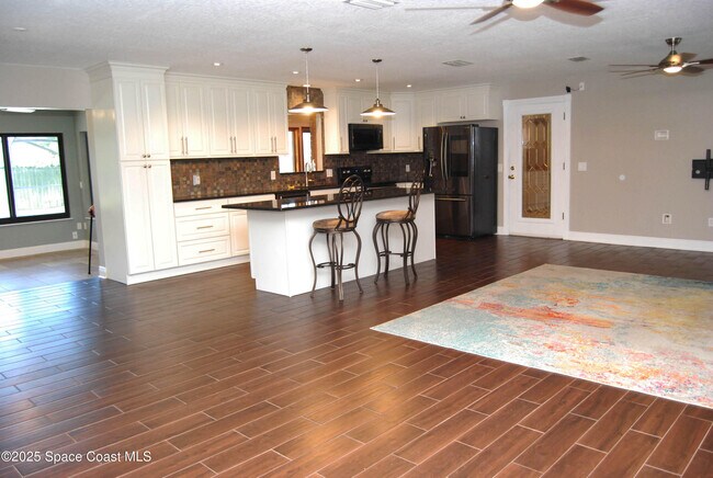 Photo - 867 Huntington St NE