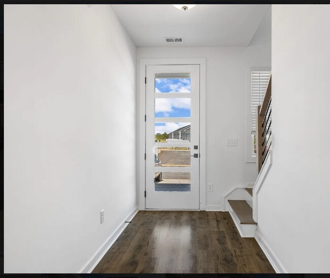Photo - 1415 Darrowby Wy