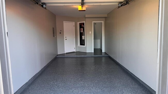 Photo - 2865 Southampton Way