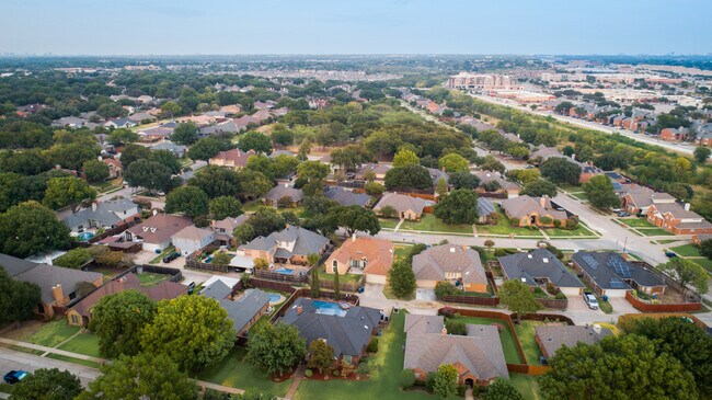 Photo - 2706 Brookshire Dr