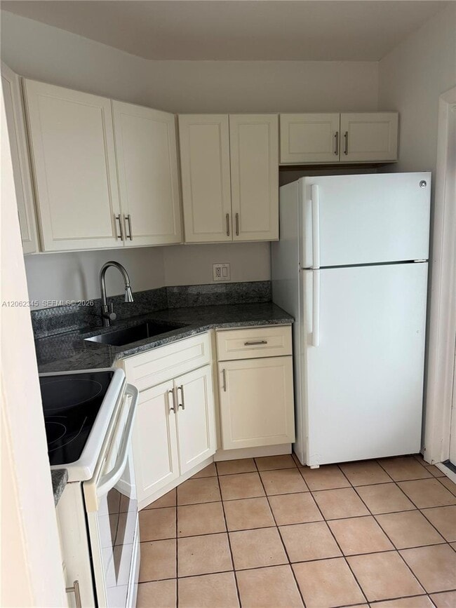 Photo - 1021 Crystal Lake Dr Unidad 304