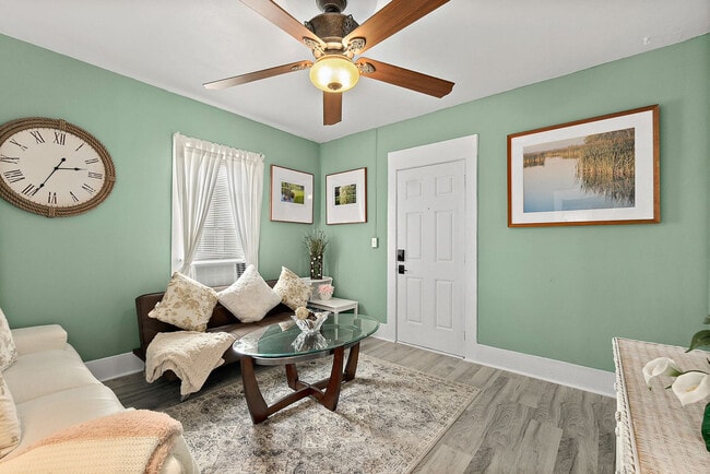 Photo - 6 Rohde Ave Unidad ID1281954P