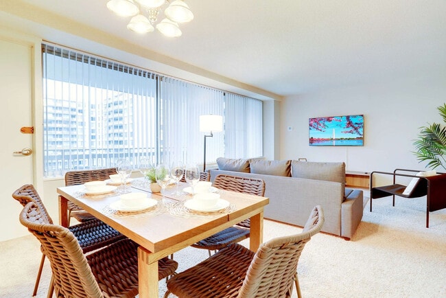 Photo - 2111 Richmond Hwy Unidad FL6-ID1022388P