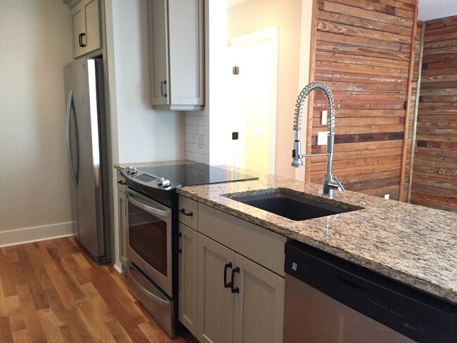 Photo - 2 Bedroom 1.5 Bath Apartment in Cannonborough - Downtown