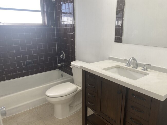 Photo - 5904 SW 27th St Unidad N