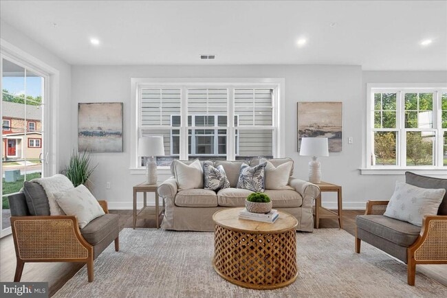 Photo - 427 ASHA Way