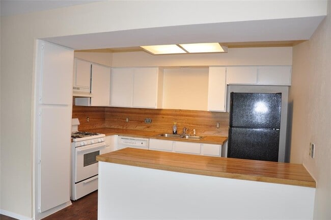 Photo - 10810 Topperwein Dr