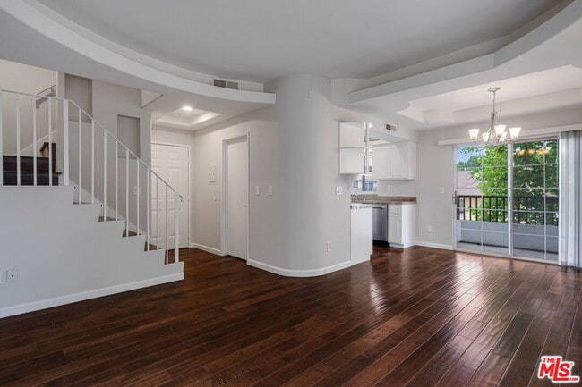 Photo - 10627 Moorpark St Unit 9