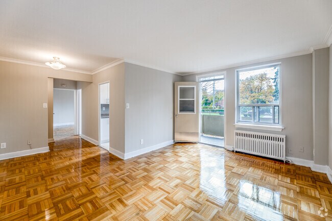 1BR, 1BA - 683SF - Living Room - Humber River Apartments