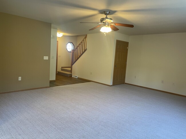 Photo - 2635 Parkfield Dr Apartment