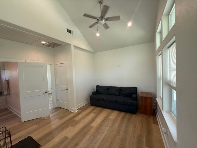Photo - 5501 Avenue A