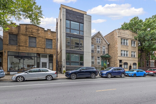 Building Photo - 2239 W Belmont Ave Unit 2