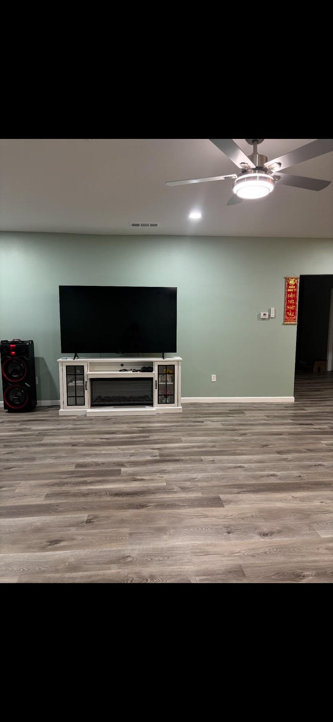 Building Photo - 4560 Persian Trl Rental