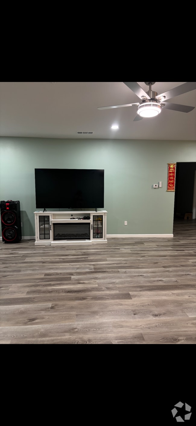 Building Photo - 4560 Persian Trl Rental