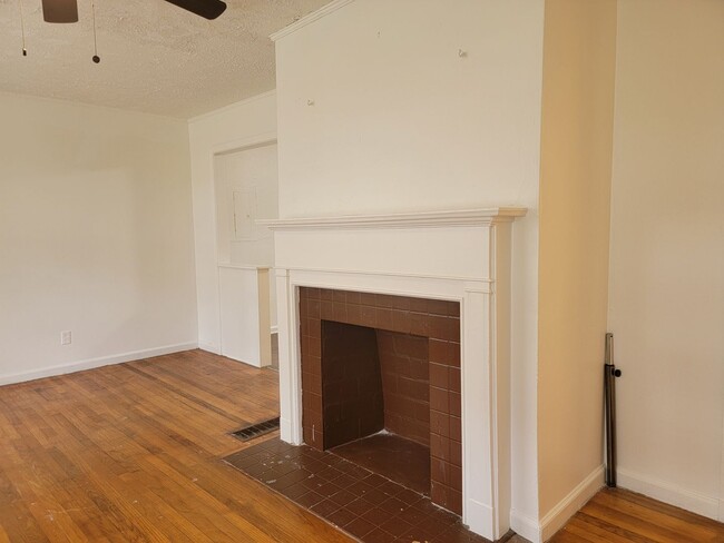 Photo - Affordable Living $1100 - Marta, AUC and C...
