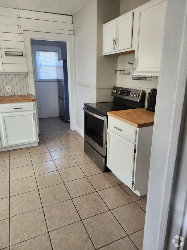 Building Photo - 3591 W 122nd St Rental