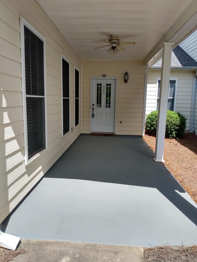 Photo - 824 Howell Trce